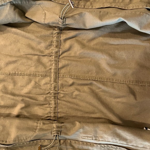 Zara. Army Green Utility Jacket. Cinchable drawcord at waist - Picture 5 of 7